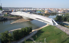 Aerial view of the bridge where you can see its characteristic roof formed by lattices and metal box girders