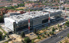 Aerial view of the new Banco Popular headquarters, composed of several interconnected buildings.